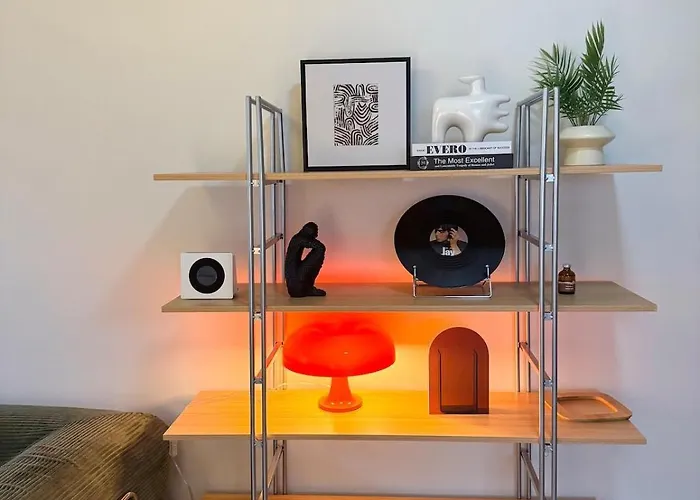 Mid-century Haven Near Bts Udomsuk Lejlighed Bangkok