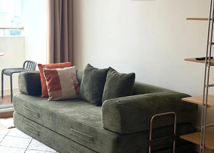 Mid-century Haven Near Bts Udomsuk