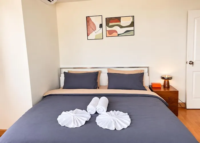 Mid-century Haven Near Bts Udomsuk Апартаменты