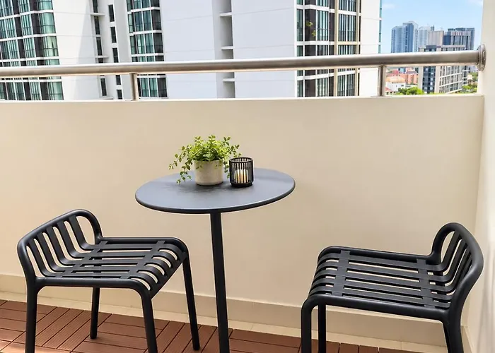 Apartment Mid-century Haven Near Bts Udomsuk *
