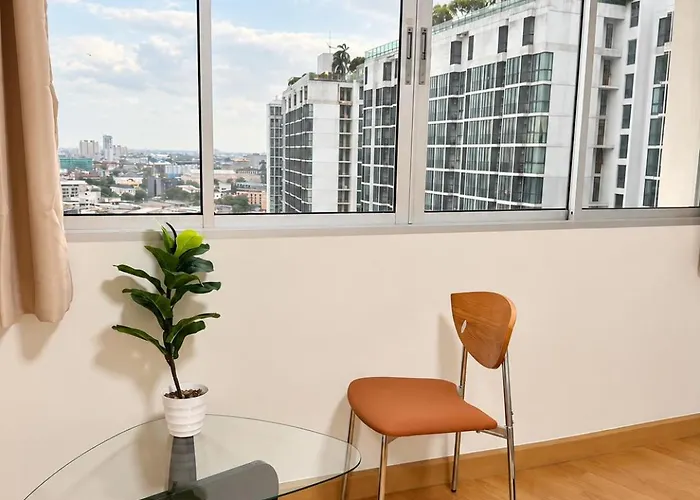 Mid-century Haven Near Bts Udomsuk Апартаменты *